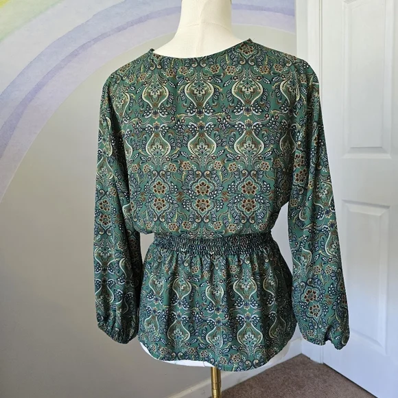 Max Studio | Medium | Green Paisley Clinched Tie Waisted Top - Picture 5 of 13